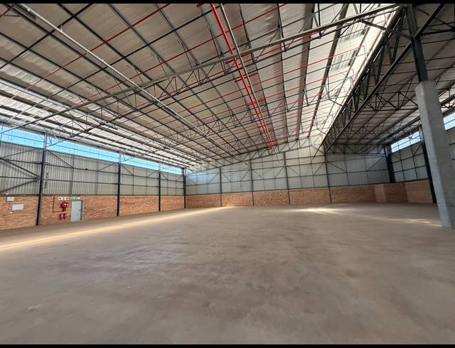 1,765M² WAREHOUSE TO LET IN AIRPORT PARK
